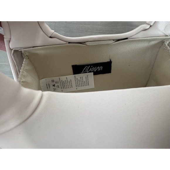 NWT Liliana Vegan Leather Cloud Oval Cream Puffy Top Handle Bag With Gold Chain - Picture 4 of 10